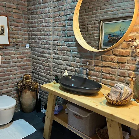 Ada Evi *